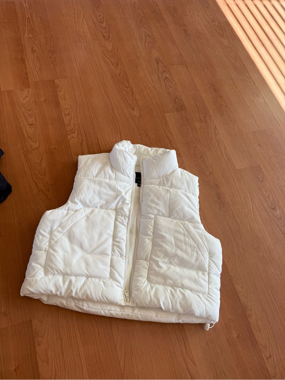 Women's White Quilted Puffer Crop Vest - Sleeveless Warmth
